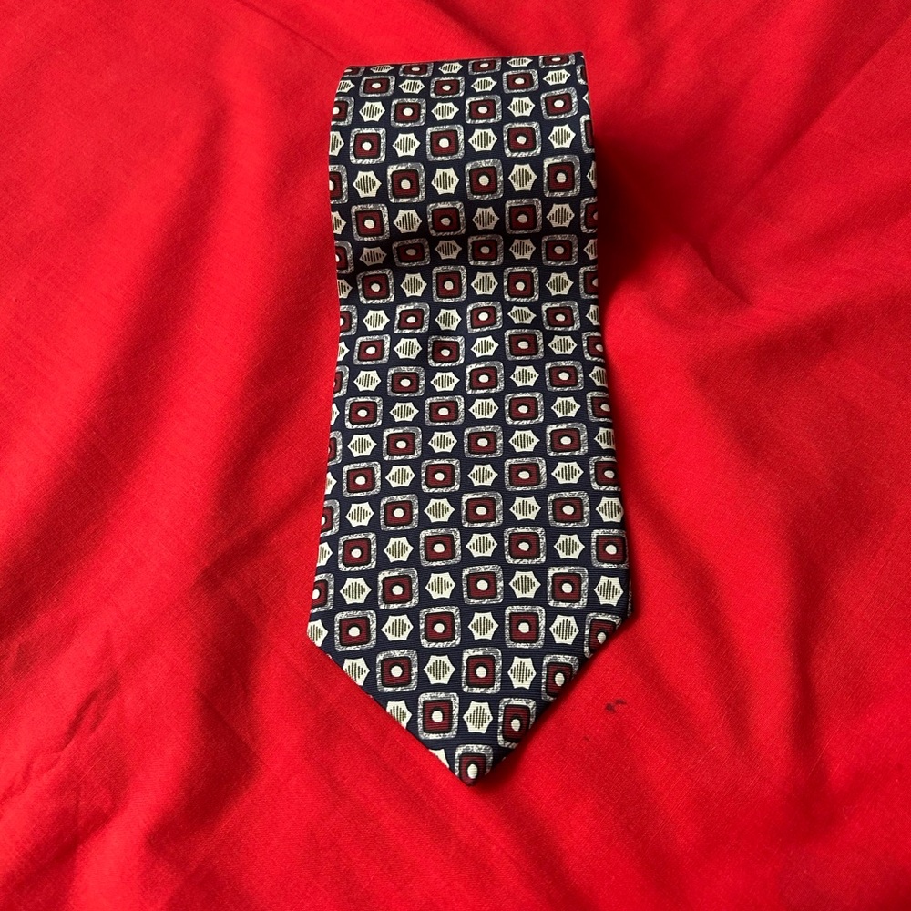Elegant Oscar de la Renta Tie